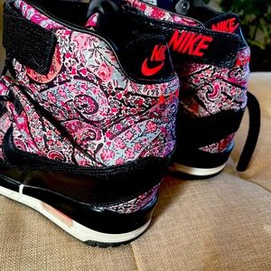 Nike WOMEN'S Air revolution Sky Hi High LIBERTY QS HIDDEN WEDGE